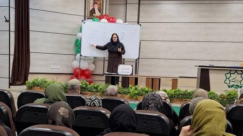 برگزاری کارگاه آموزشی خود مراقبتی برای سفیران سلامت توسط واحد سلامت روانی اجتماعی و اعتیاد شبکه بهداشت و درمان شهرستان ری